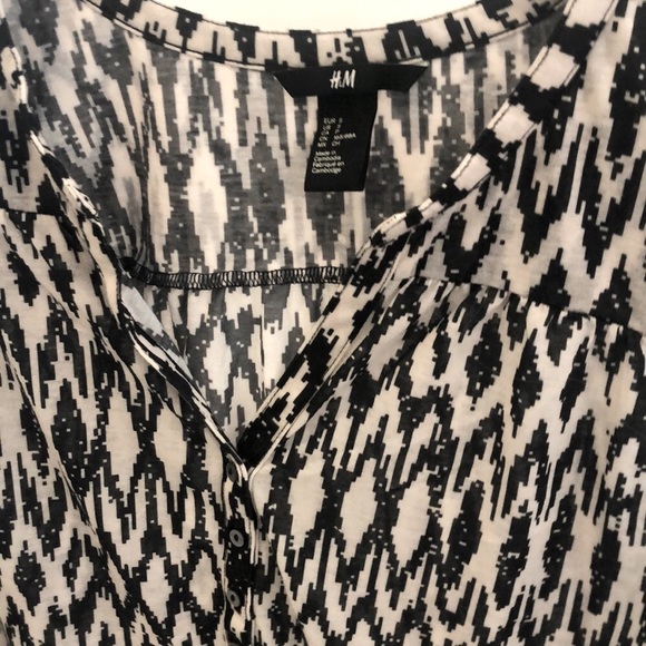 H&M black and white womens blouse size small - Picture 2 of 4